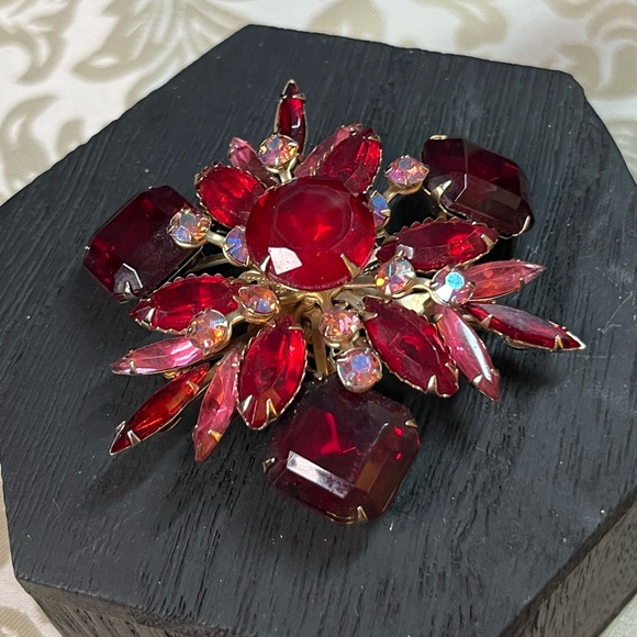 •vintage• red starburst brooch - Picture 4 of 9